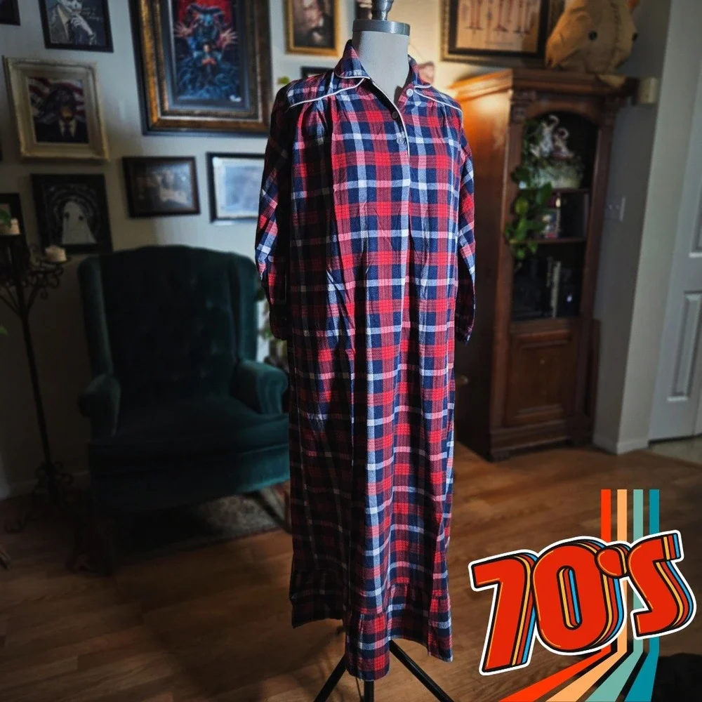 Vintage 70s 20th Century Wear Inc Plaid Long Sleeve Maxi Nightgown Lounge Shirt